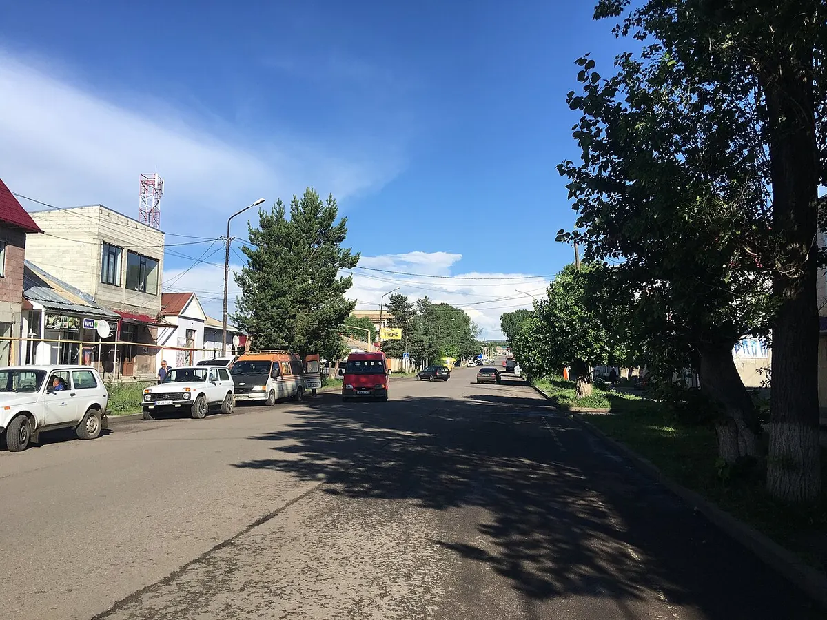Street and buildings in Ninotsminda on the Georgian side of the Bavra crossing