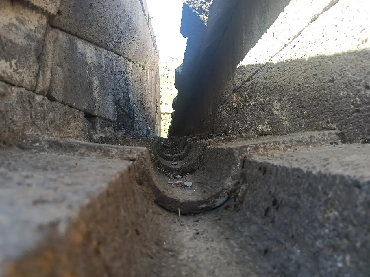 Closer view of the caravanserai entrance and basalt masonry on the Vardenyats Pass
