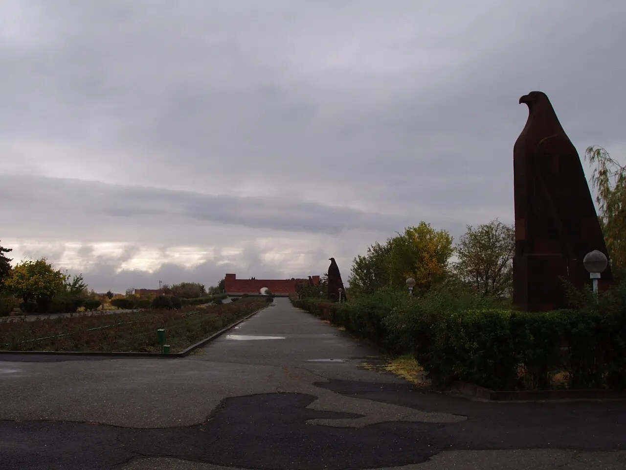 Trees and paths in the memorial park surrounding the Sardarapat complex